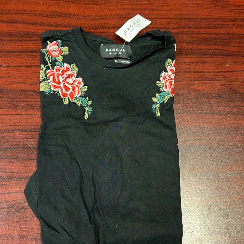 Brand new floral shirt sleeve